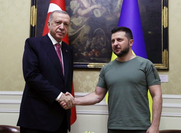 V. Zelenskis dėkoja Turkijos prezidentui už jo vaidmenį gelbstint susitarimą dėl grūdų
