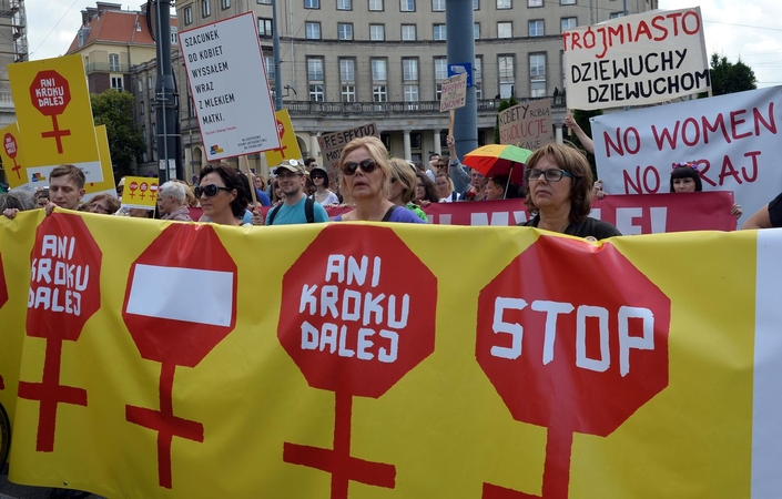 Lenkijoje nerimsta aistros dėl abortų įstatymo