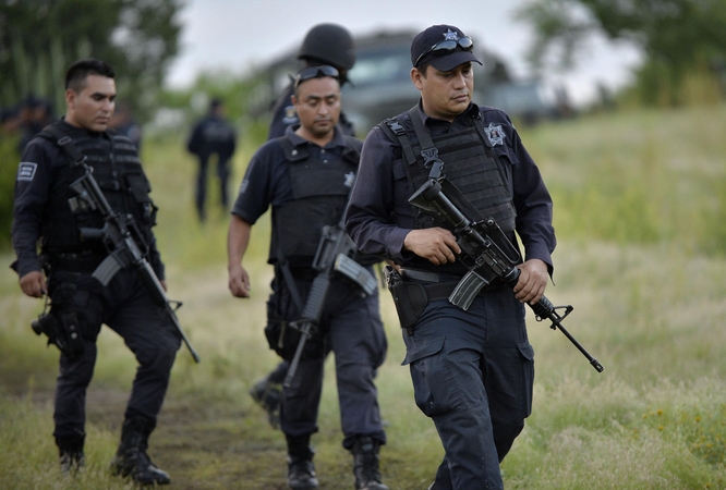 Policijos sraigtasparnį Meksikoje numušė nusikaltėlių gauja