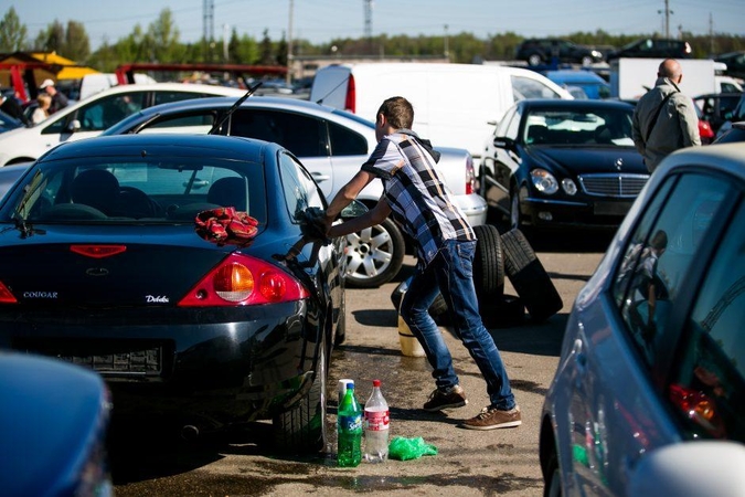 Naudoto automobilio pirkimas: daug ką išduoda detalės