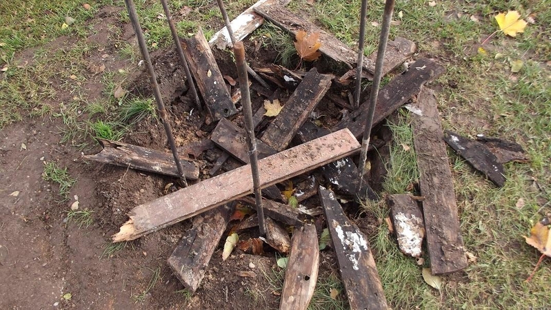 Raseiniuose paaugliai nuobodulį vaikė niokodami svetimą turtą