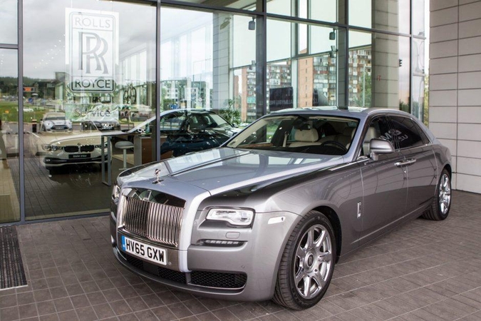 1877 metais gimė Didžiosios Britanijos variklių gamintojas ir aviatorius Charles Stewart Rolls; kartu su Henry Royce jis įkūrė garsiąją automobilių kompaniją „Rolls-Royce“.