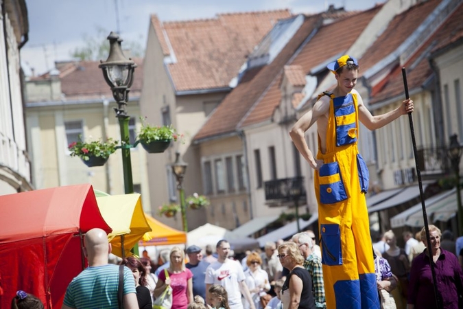 Laimės dieną visus kviečia pakilti