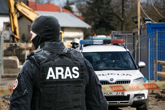 Piktybinis pažeidėjas pasitiko Kauno ugniagesius šūviais: prireikė net „Aro“ pagalbos