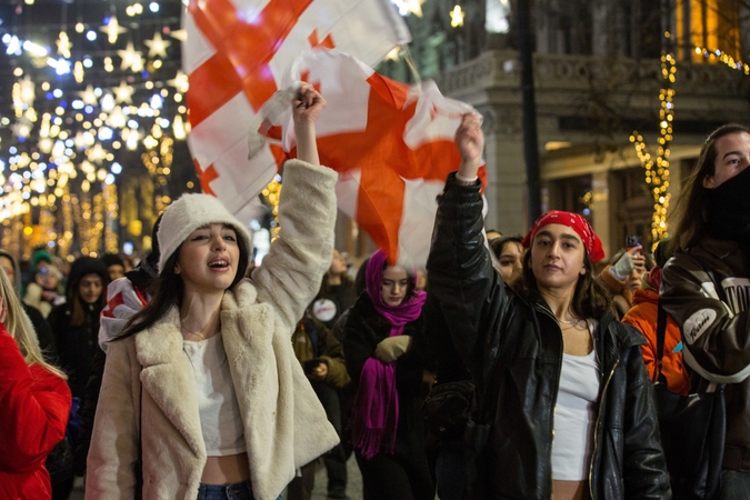Tūkstančiai kartvelų protestuoja prieš naująjį prezidentą