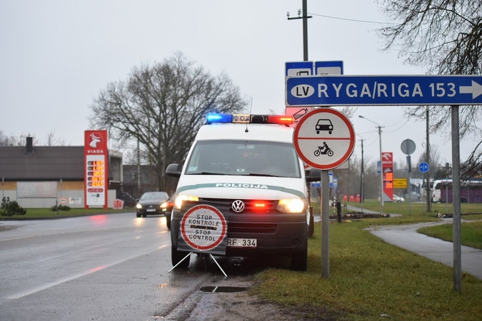Policijos pareigūnai riboja įvažiavimus į Panevėžį jau šiandien