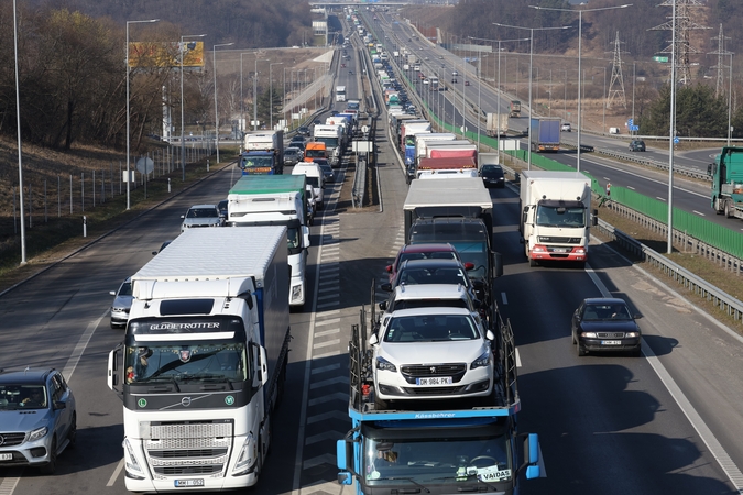 „Seniai mačiau tokias spūstis“: magistralė ties Kaunu – tarsi spąstai vairuotojams