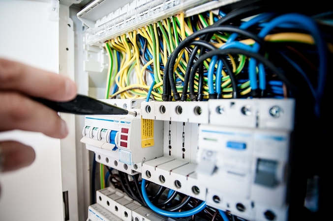 Elektros tinklai daugiabučiuose namuose: ką būtina žinoti gyventojams