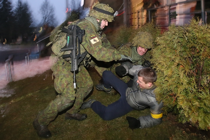 Neišsigąskite: Kalniečių mikrorajone vyks ginkluotų karių pratybos