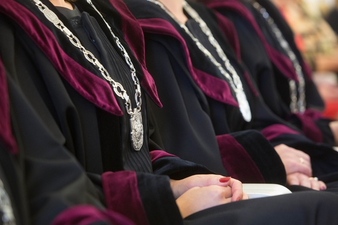 Įvykis: Lietuvoje dar nebuvo, kad teisėjai masiškai paduotų valstybę į teismą dėl žalos atlyginimo.