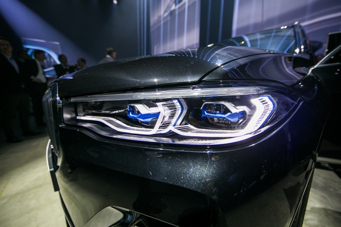 Žiniasklaida: prabangūs automobiliai per Lietuvą plūsta į Rusiją