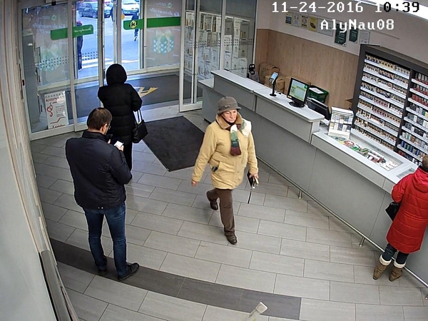 Policija prašo padėti atpažinti piniginę Alytuje pavogusią moterį