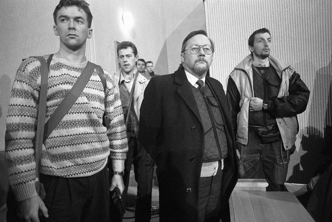 Istorija: pirmieji asmens sargybiniai pradėjo dirbti 1990-ųjų kovo 21 d.