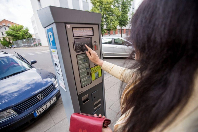 Už automobilio stovėjimą galima sumokėti mobiliąja programėle