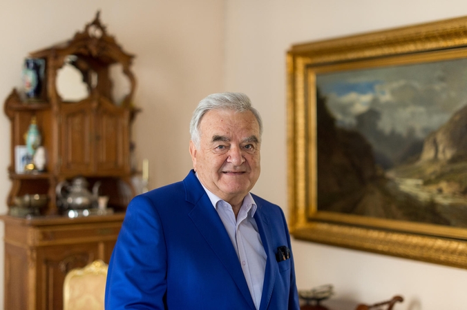 Kritika: pasak prof. R.Jasinavičiaus, siūloma gerovės valstybės idėja paremta bolševikine filosofija – atimk iš to, kuris užsidirbo, ir atiduok nenorinčiam, tinginčiam užsidirbti.