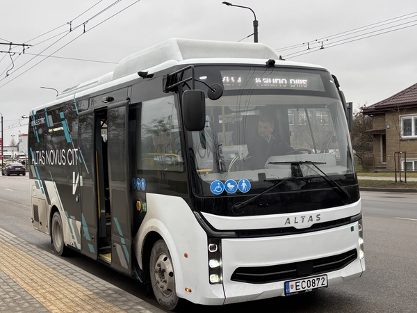 Kauno gatvėse testuojamas elektrinis autobusas