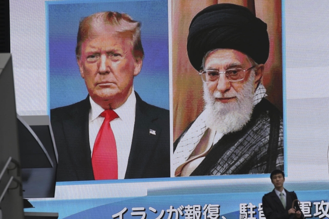 D. Trumpas atsisakė grasinimo smogti Irano kultūros paveldo objektams
