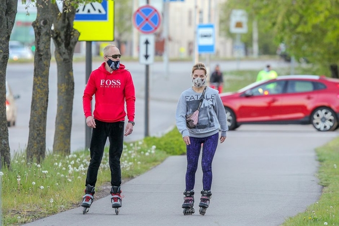 Karantinas dar švelnėja: leidžiami masiniai renginiai, plačiau atveriamos sienos