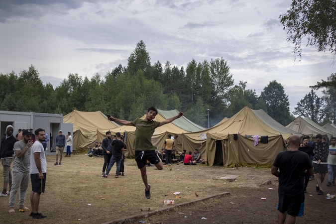 Prezidentūra: Minsko režimas tarsi įkaitais siekia pasinaudoti neteisėtais migrantais 