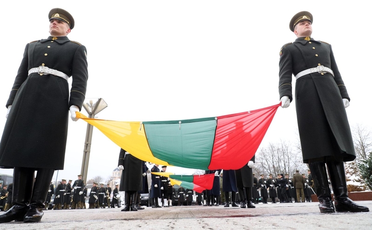 Vėliavos pakėlimo ceremonijoje – šalies vadovų padėkos už apgintą laisvę