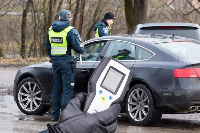 Trūksta žodžių: Klaipėdos rajone girtas vairuotojas partrenkė moterį