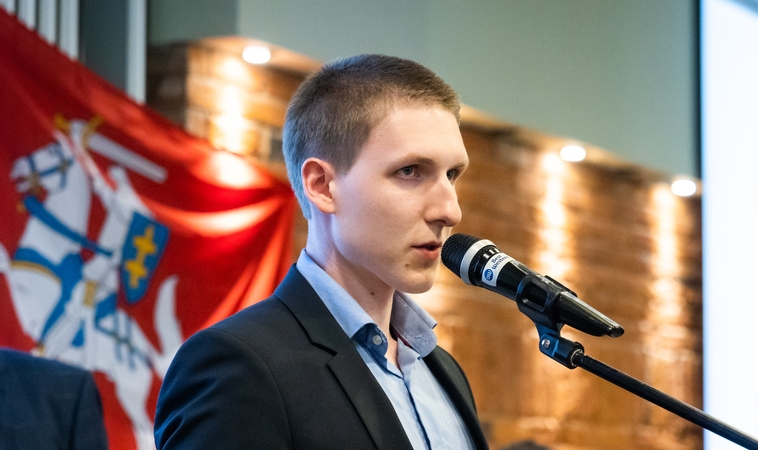 Krašto apsaugos reformos riboto mąstymo spąstuose