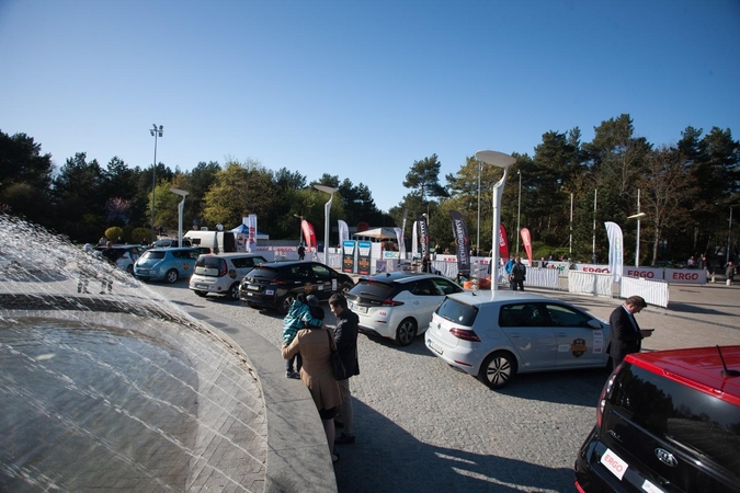 Panašiai: geriausias kelionės laikas iš Vilniaus į Palangą elektromobiliu – 4 val. 11 min. Vos 25 min. ilgiau nei važiuojant dyzeliniu automobiliu.