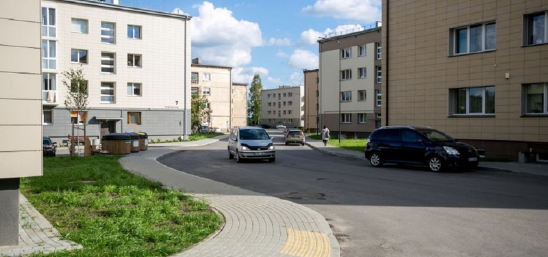 Rezultatas: M.Romerio g. įgyvendinta kvartalinė renovacija – vienu metu atnaujinti net vienuolika daugiabučių, sutvarkyta jų aplinka, parkavimo vietos, žaliosios zonos.
