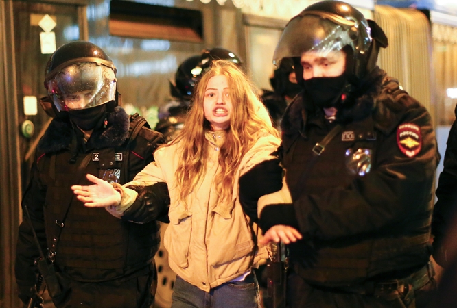 Baltijos šalių ministrai kviečia ES imtis sankcijų Rusijai dėl protestuotojų sulaikymų