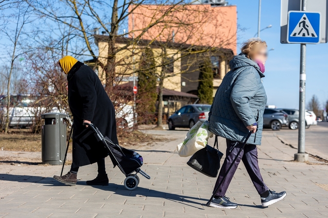 Infliacija dar kartą priminė, kad egzistuoja dvi Lietuvos: pirštu dėl to jau grūmoja ir Europa