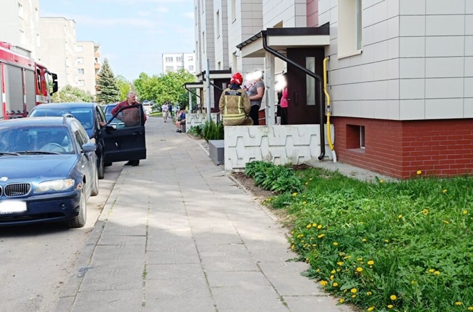 Mikrobangų krosnelėje šildėsi bandelę – ant kojų sukėlė visas tarnybas