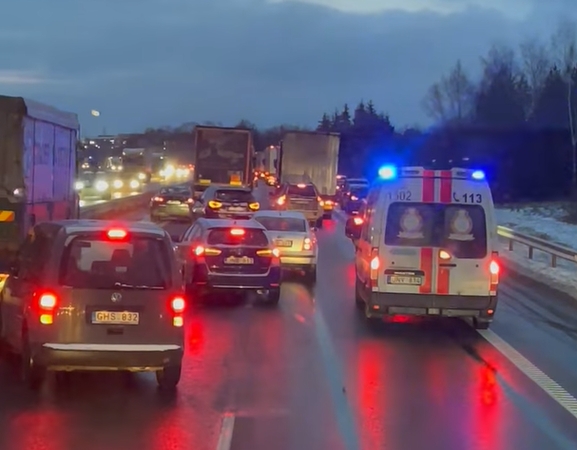 Vairuotojai:  baisūs „kamščiai“ visame mieste