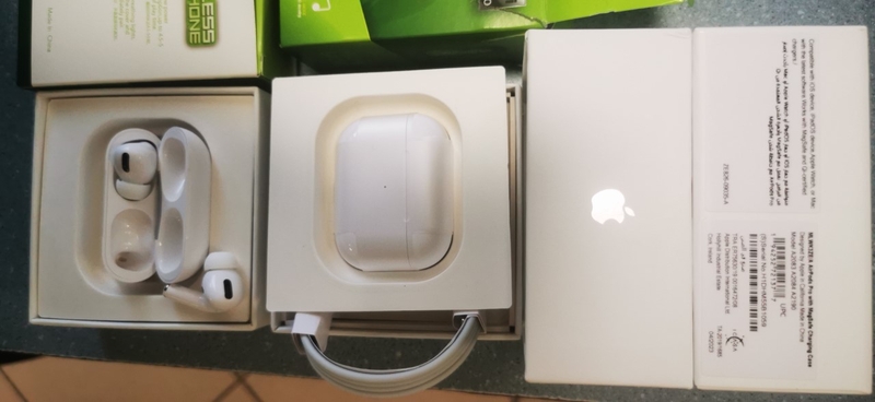 Muitininkai sulaikė „Apple“ belaidžių ausinių klastočių siuntą