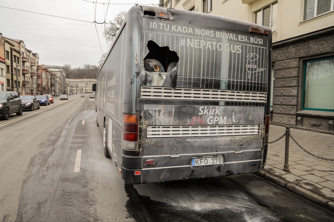 Nelaiminga kelionė: miesto centre užsidegė autobusas