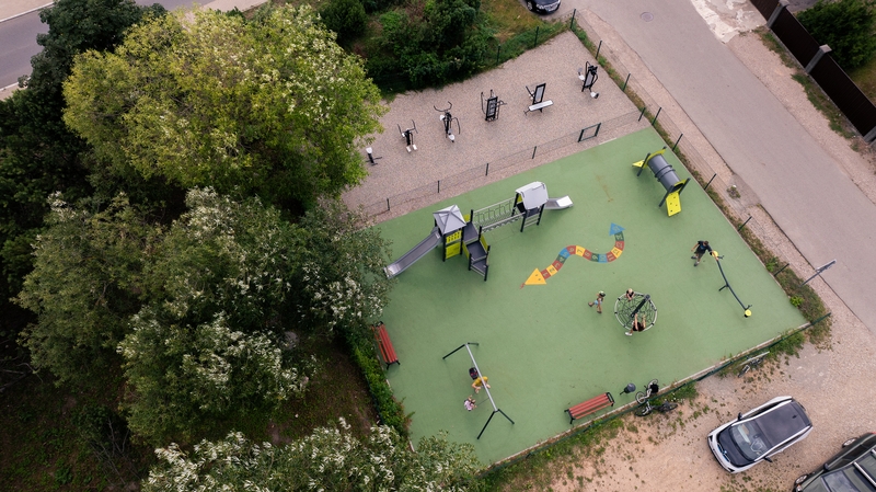 Dar daugiau vietų aktyviam laisvalaikiui: Kaunas plečia vaikų žaidimo ir krepšinio aikštelių tinklą