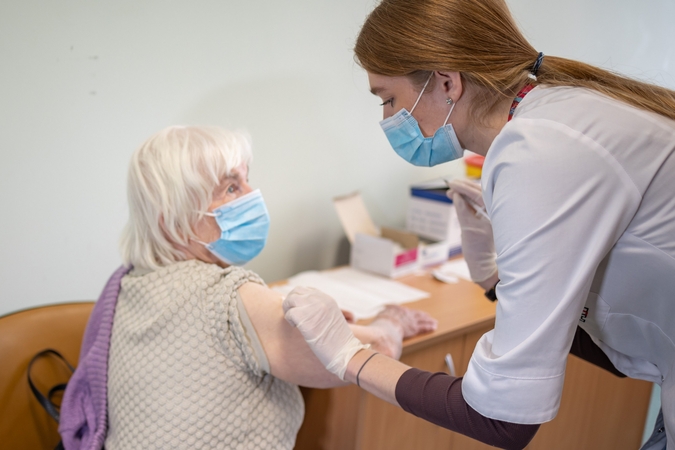 Vilniuje plečiama senjorų vakcinacija ir profilaktinių COVID-19 tyrimų galimybės