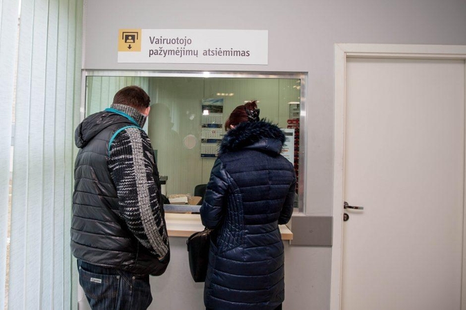 Naujovė, kokios dar nebuvo: jau išduodami tarptautiniai vairuotojo pažymėjimai