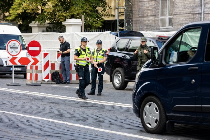 Per NATO susitikimą policininkai nepraleido į ligoninę skubančio vyro: mirė buvęs pareigūnas?