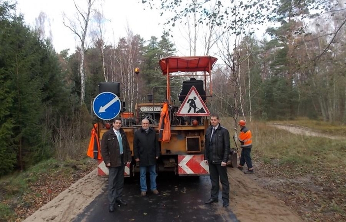 Neringos meras apžiūrėjo rekonstruojamą dviračių taką tarp Nidos ir Pervalkos