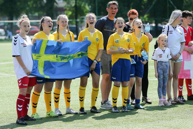 Globojamus vaikus suvienijo futbolas ir pramogos