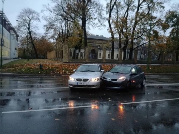 Naujojo Sodo gatvėje – BMW susidūrė su „Renault“