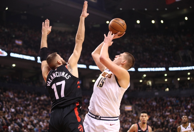 NBA: J. Valančiūnas su „Raptors“ nusileido „Nuggets“