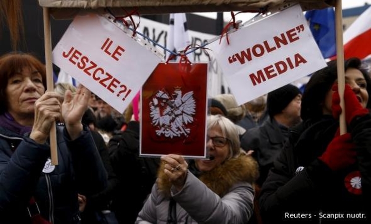 Lenkijoje vėl protestuojama prieš dešiniųjų vyriausybę