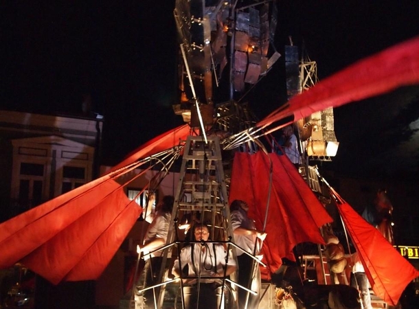 Scena iš „Teatr Ósmego Dnia“ (Lenkija) spektaklio „Laivas“.