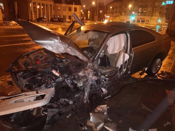 Ankstyvą rytą Klaipėdoje girtas vairuotojas rėžėsi į stulpą