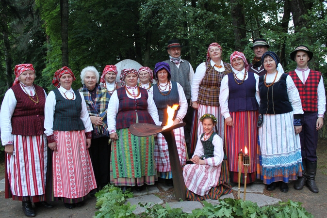 Paveldas: pagrindinį ansamblio „Pilutė“ repertuarą sudaro žemaitiškasis Šilutės krašto folkloras – dainos, pasakojimai, rateliai, šokiai.