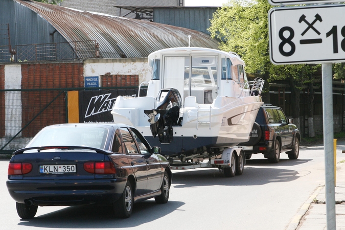 Prabanga: bankrutuojančios įmonės vadovas nesusitaikė su verslo griūtimi ir iš savo paties įmonės grobė, ką tik galėjo – katerį, automobilį, pinigus.