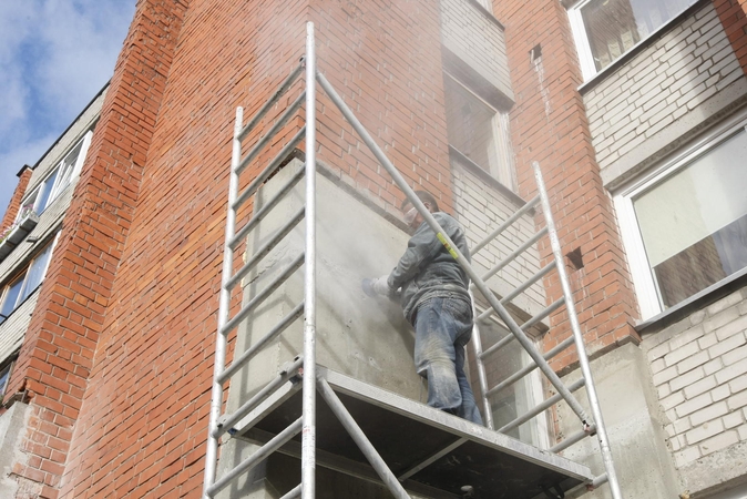 Nerimas: keturių miesto daugiabučių gyventojai sunerimę dėl stringančios renovacijos, nes jų namuose šildymo sezonas dar neprasidėjo.