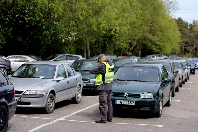 Rinkliavos už automobilių stovėjimą paplūdimių prieigose surinkta daugiau nei pernai.