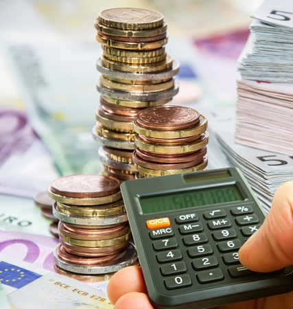 Verslas ragina atidėti bankų mokestį